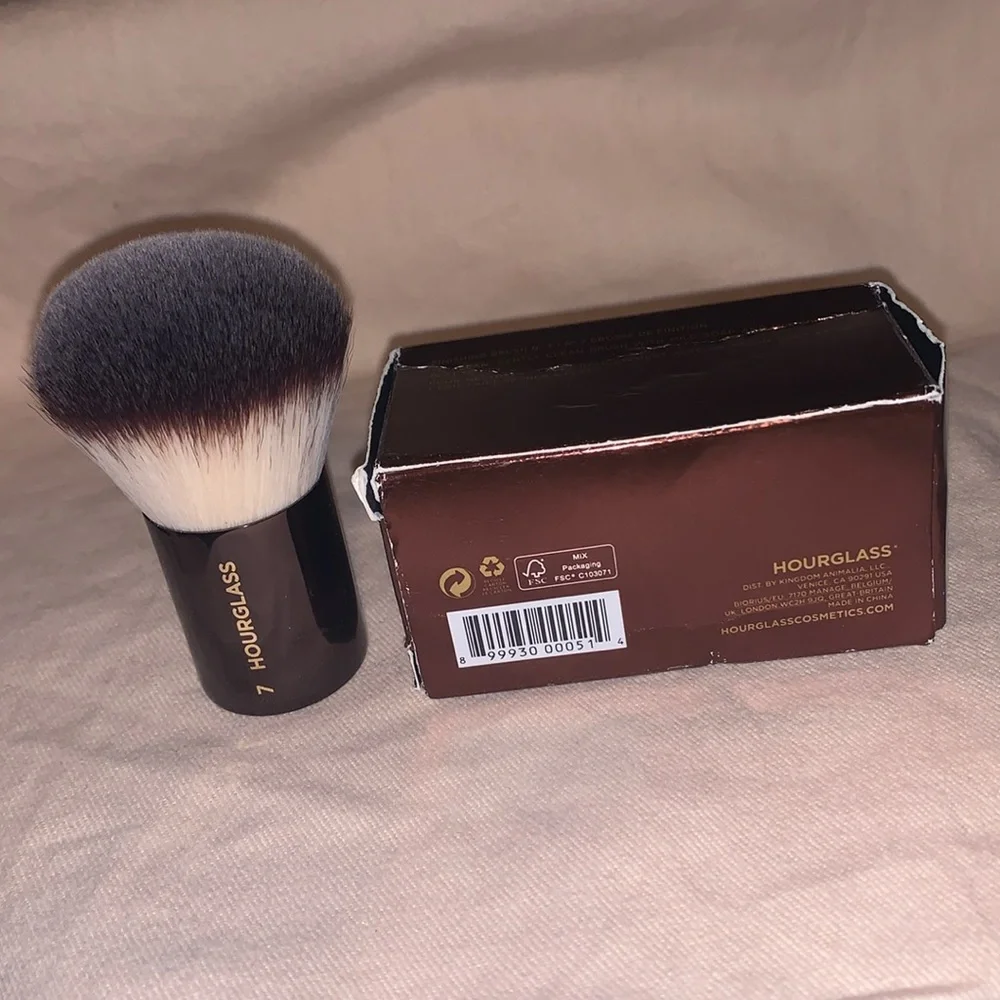 Hourglass Finishing Brush No 7 - NEW✨MSRP $69✨